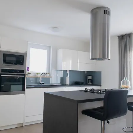 Modern Mediterranean זאדאר