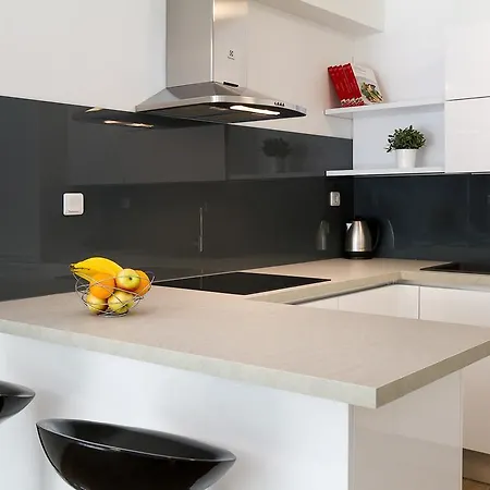 Modern Mediterranean דירה *