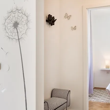 Modern Mediterranean アパート
