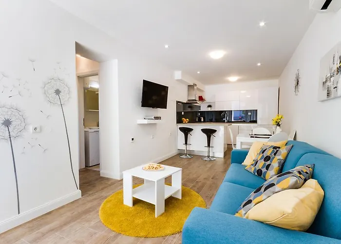 Modern Mediterranean Daire *